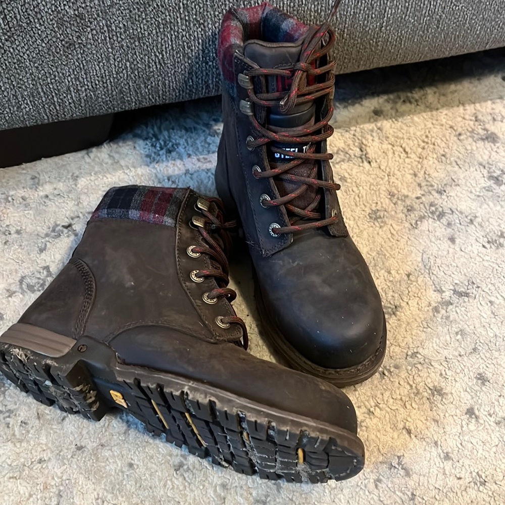 Women’s steel toe work boots